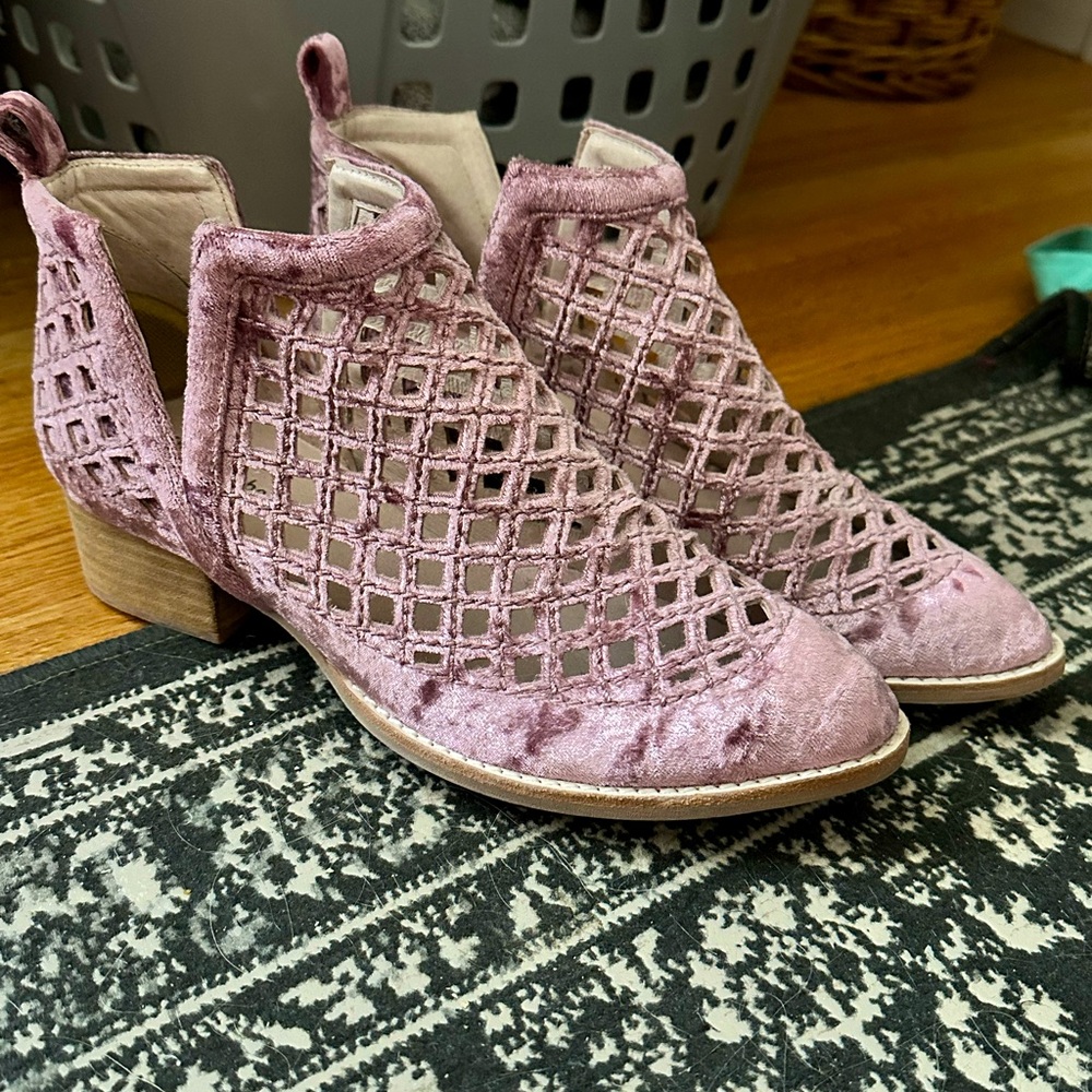 RARE Jeffrey Campbell Pink Velvet heel shoes